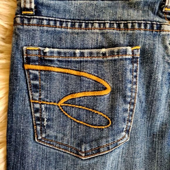 SEVEN7 DENIM JEANS IN CLASSIC FLARE MEDIUM WASH DISTRESSED TONE WITH STRETCH - Picture 9 of 11